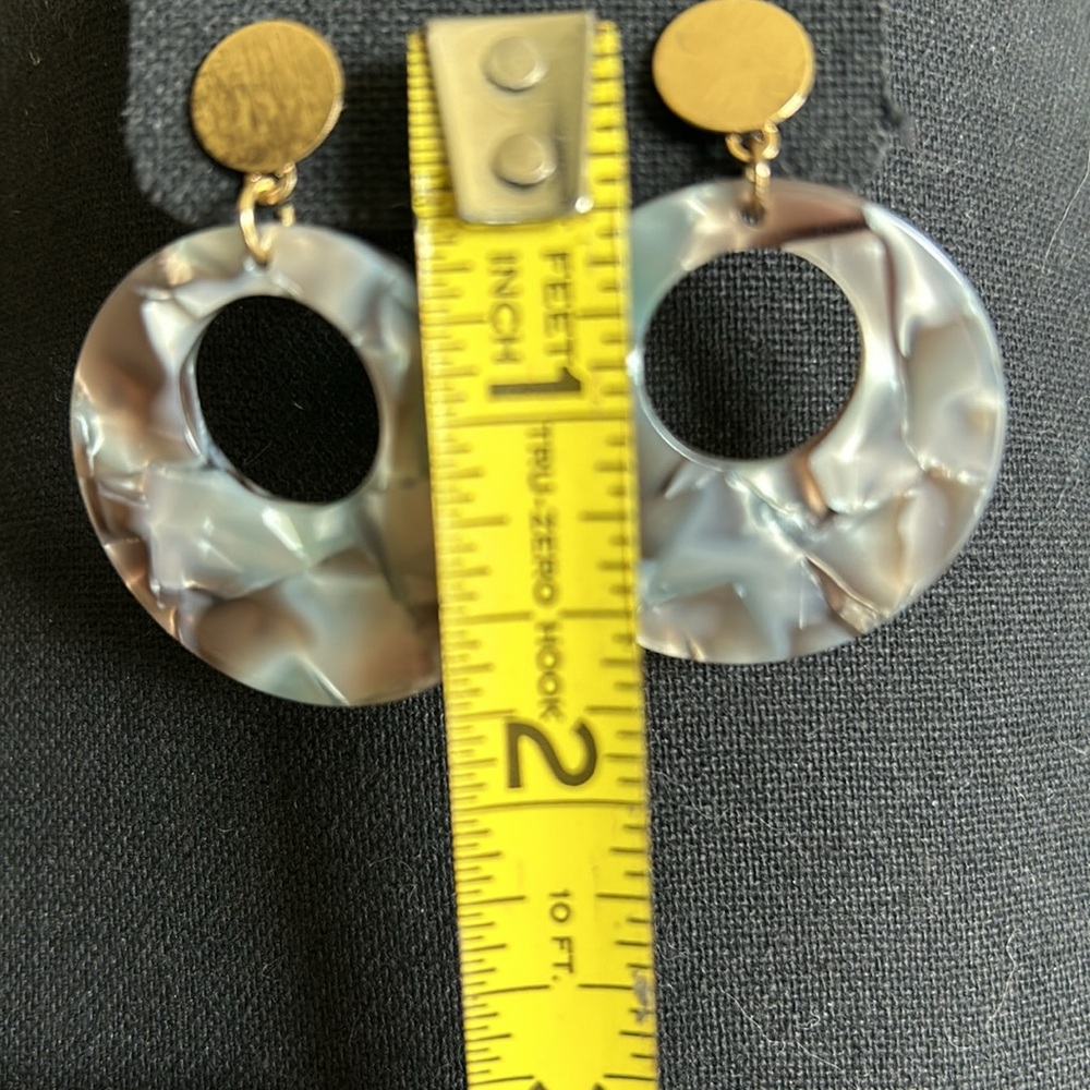 Abalone Look Post Earrings - Picture 4 of 4